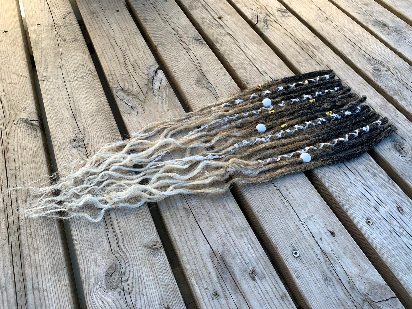 Livana Dreadlocks in braun gewellt lockig handgefertigt synthetische Dreads Sonderanfertigung Eternal Vanity